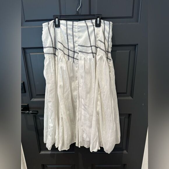 White & black skirt - Picture 1 of 4